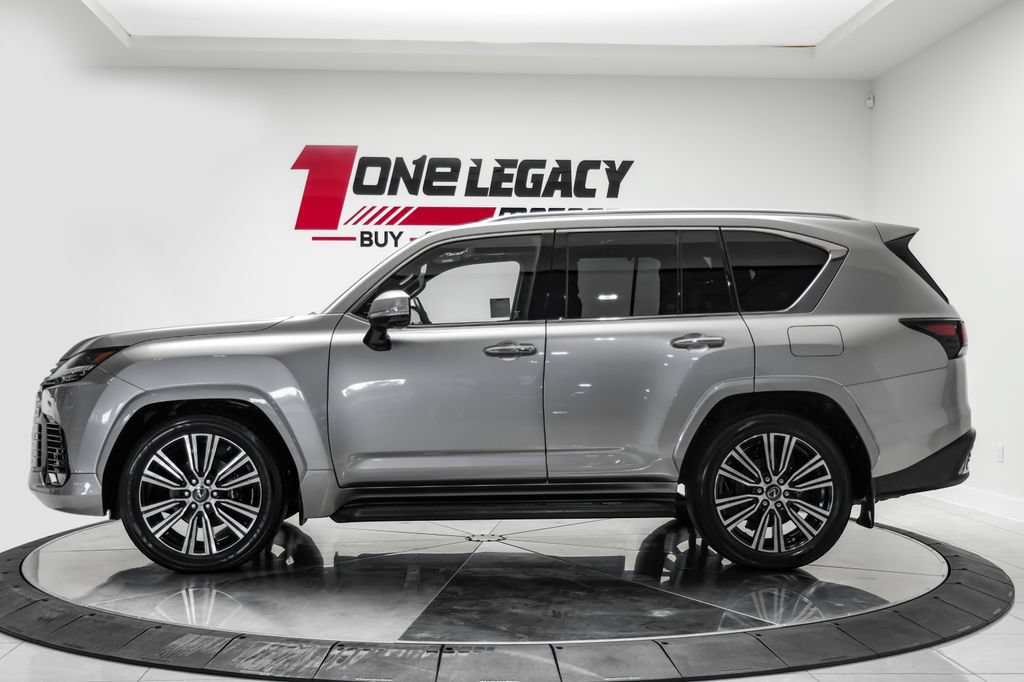 Used 2022 Lexus LX 600 4WD w/ Luxury Package image 17