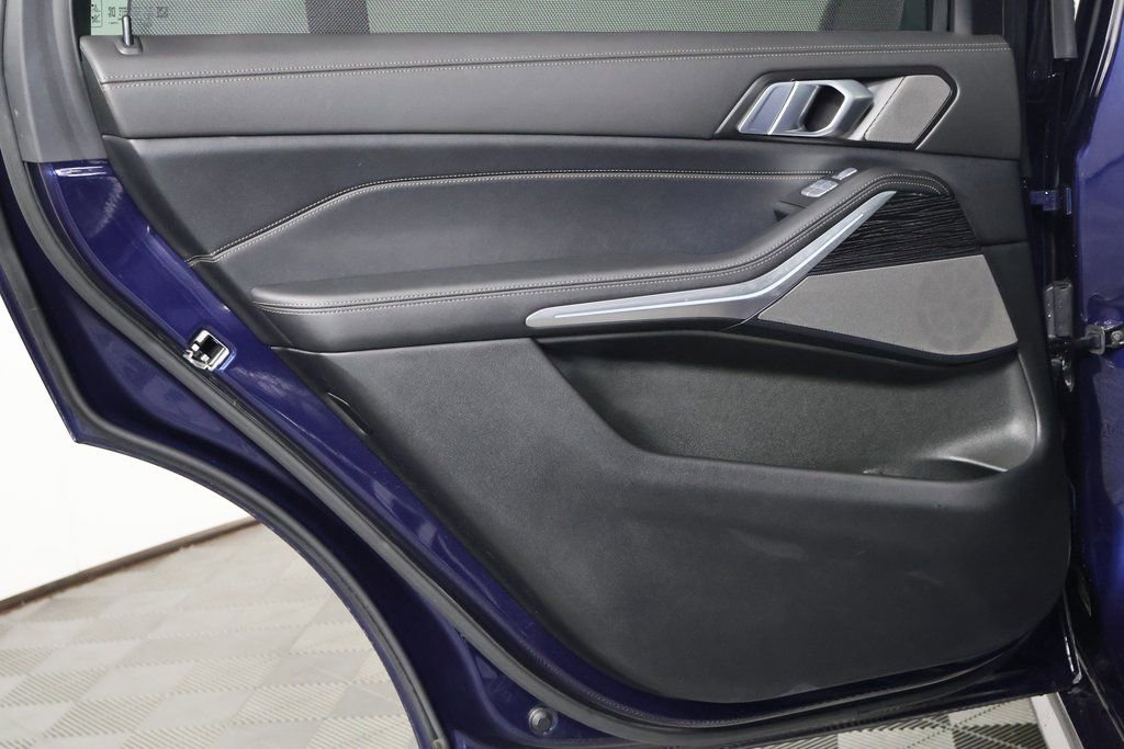 Used 2023 BMW X7 xDrive40i w/ Executive Package image 14