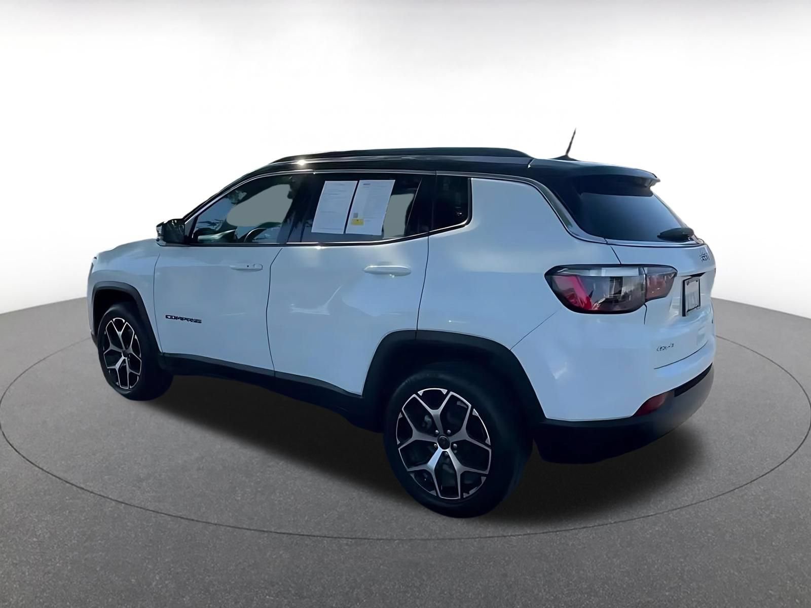 Used 2025 Jeep Compass Limited AWD/4WD image 10