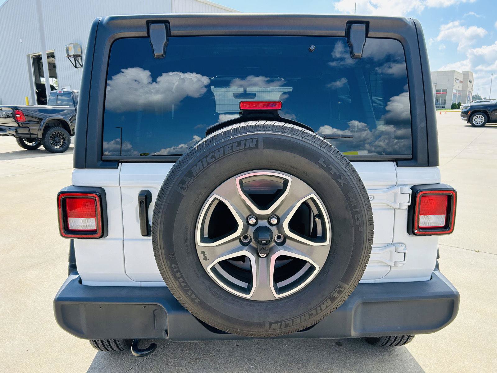 Used 2022 Jeep Wrangler Unlimited Sport AWD/4WD image 33