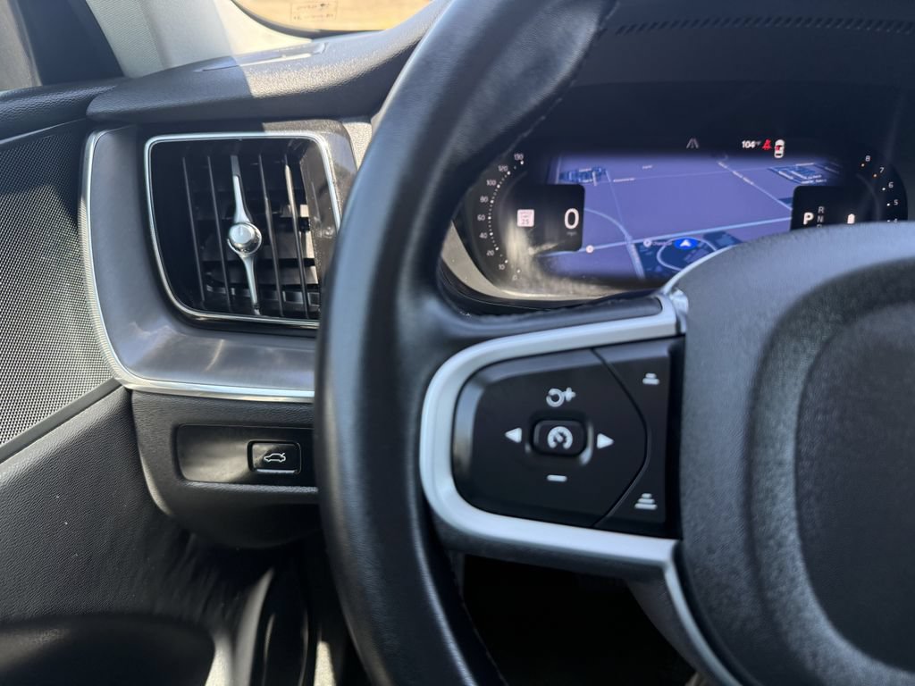 Used 2025 Volvo XC60 B5 Core AWD/4WD image 21