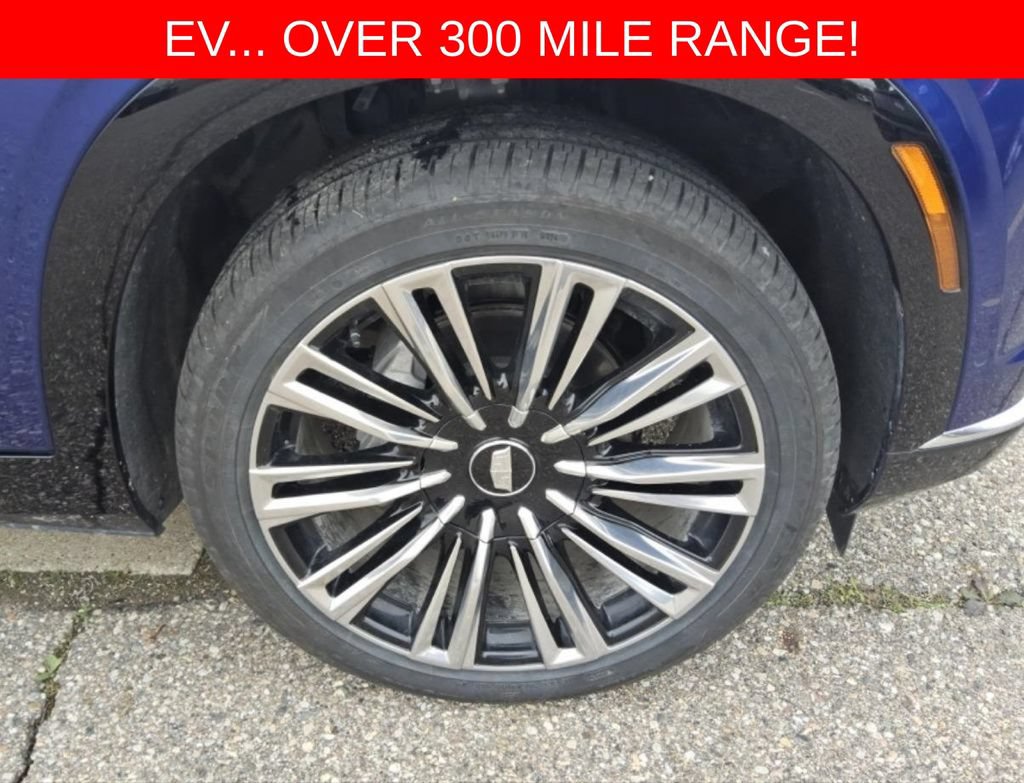 Used 2026 Cadillac Vistiq Premium Luxury AWD/4WD image 16