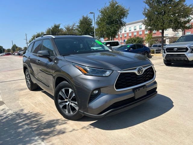 Used 2022 Toyota Highlander XLE FWD 360° Tour