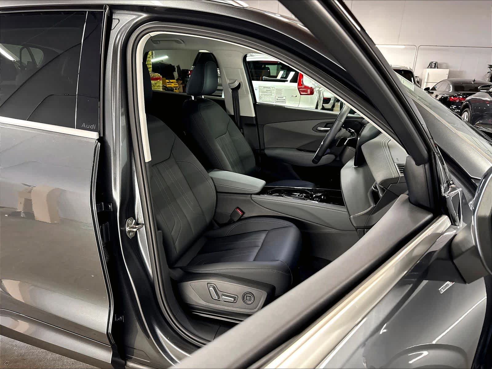 Used 2026 Audi Q3 quattro 2.0T w/ Driver Assistance Package AWD/4WD image 11