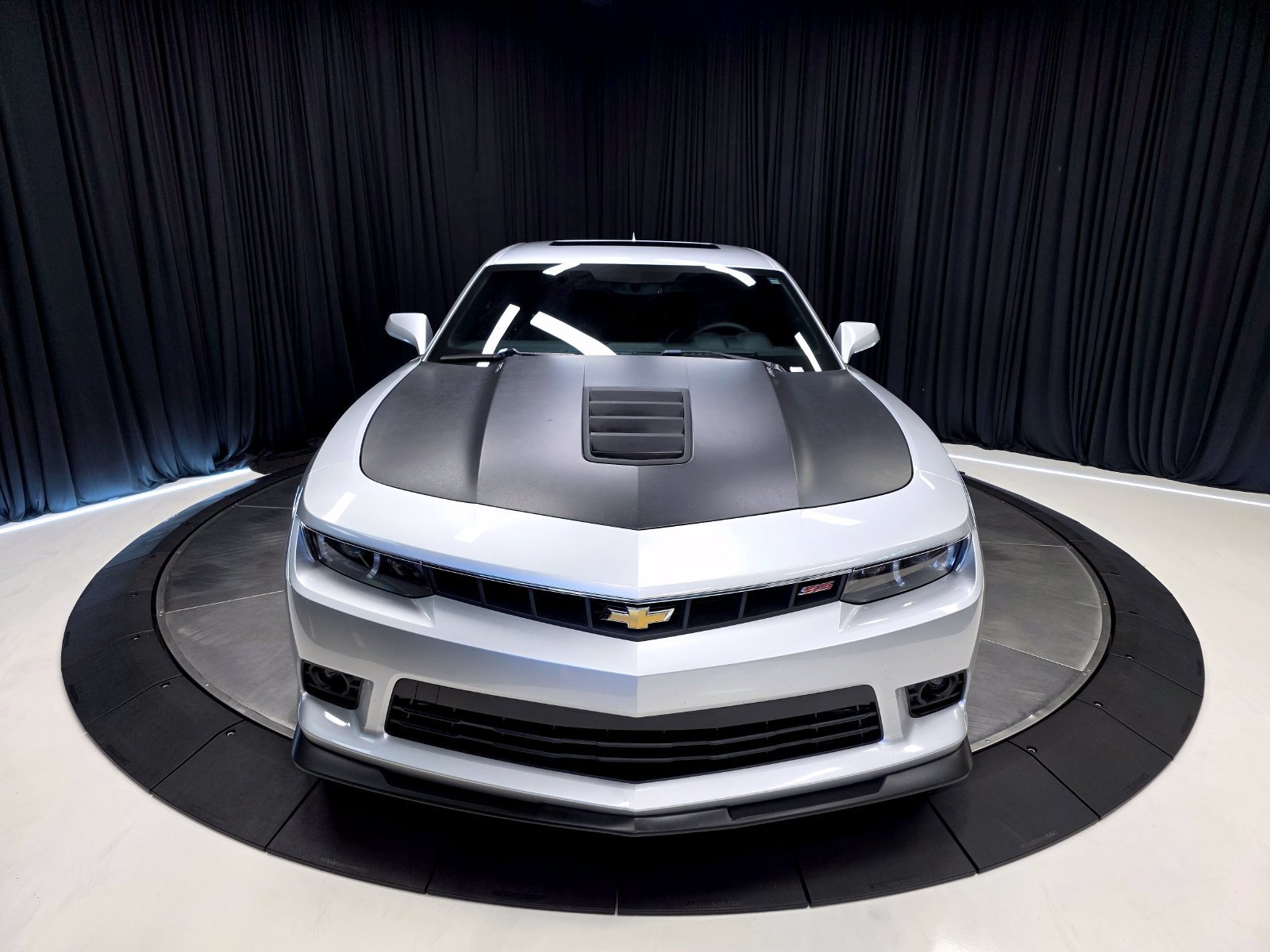 Used 2015 Chevrolet Camaro SS w/ SS Performance Package RWD image 8