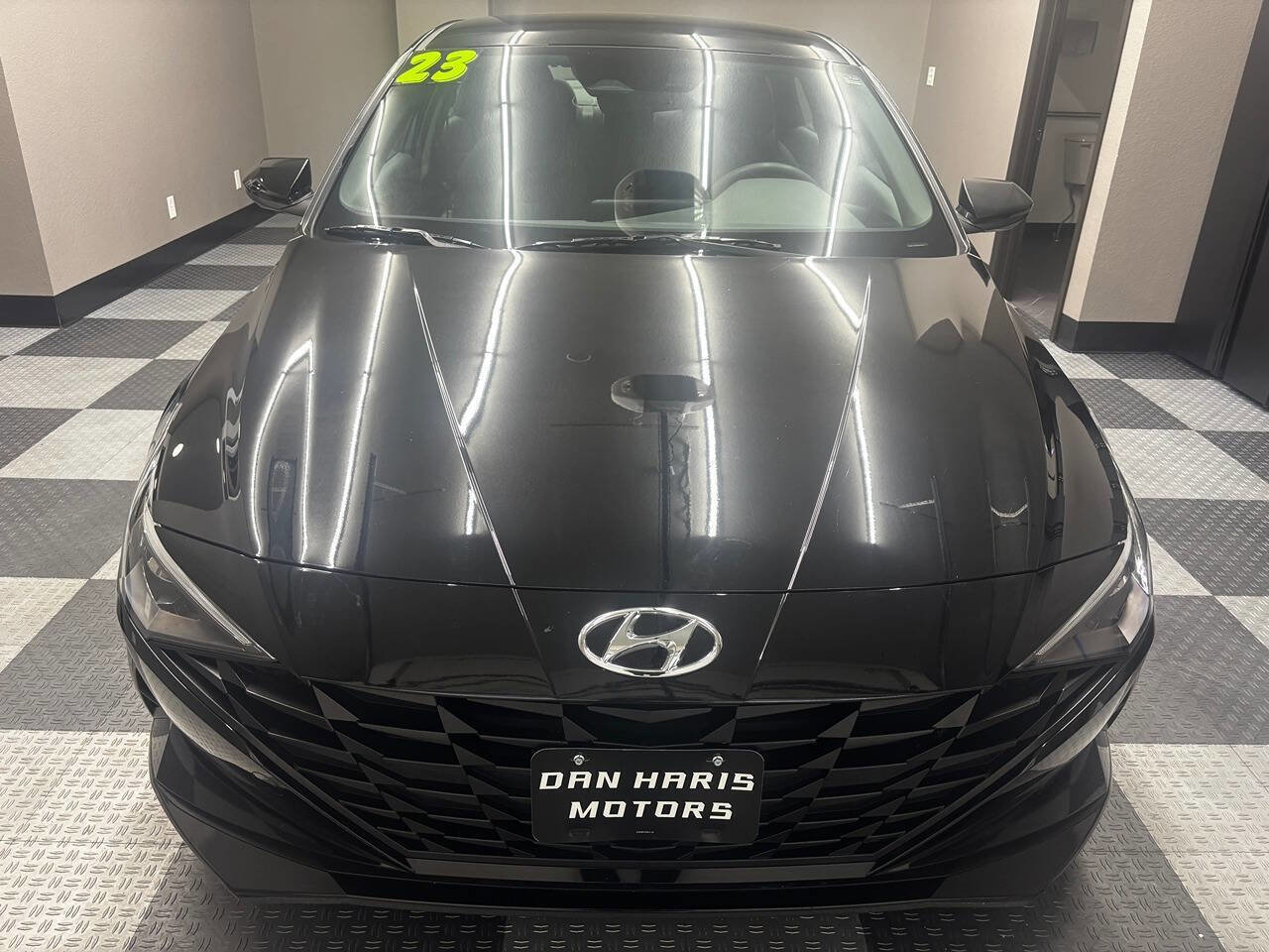 Used 2023 Hyundai Elantra SE FWD image 3