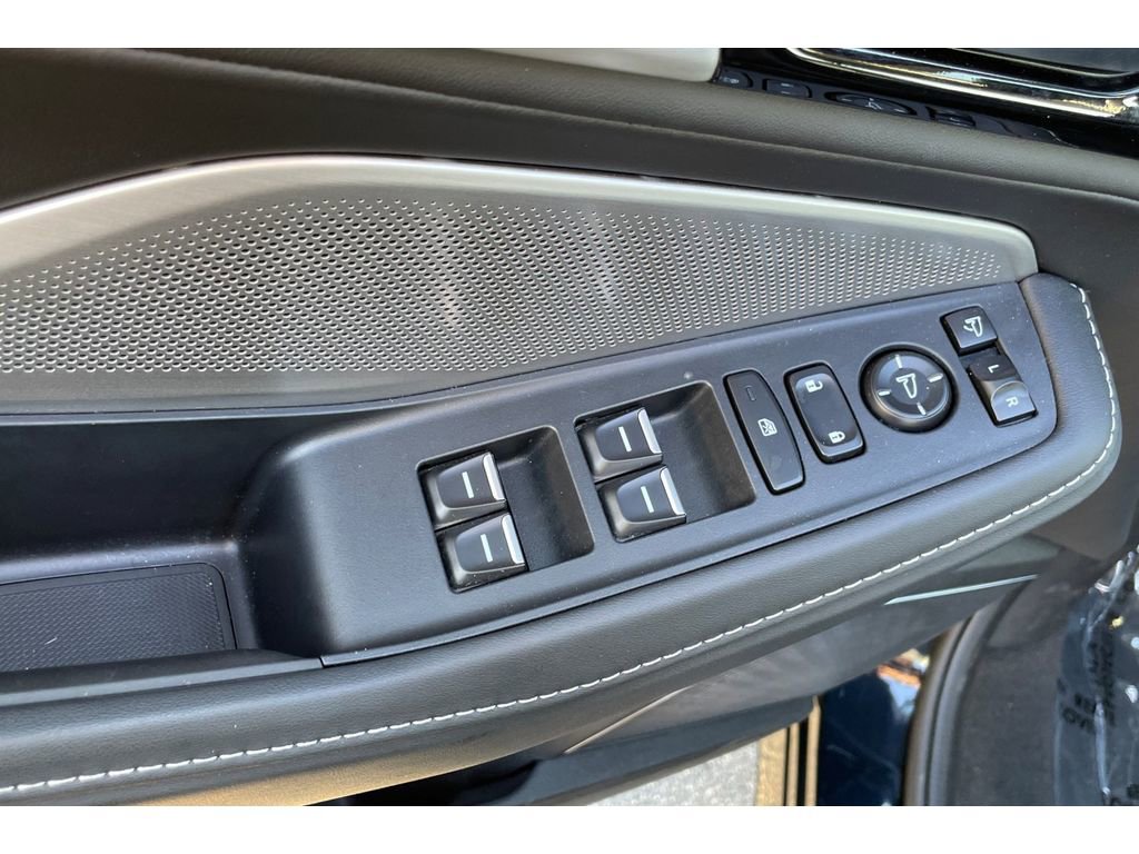 Certified 2025 Acura MDX FWD w/ Technology Package image 11