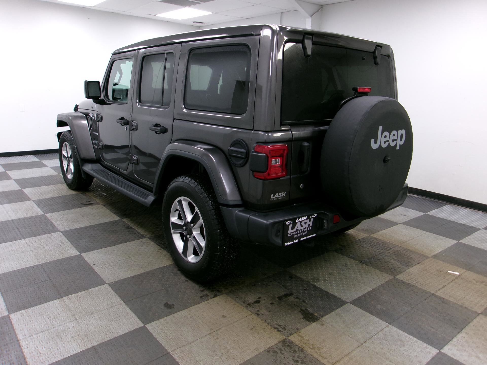 Used 2020 Jeep Wrangler Unlimited Sahara image 2