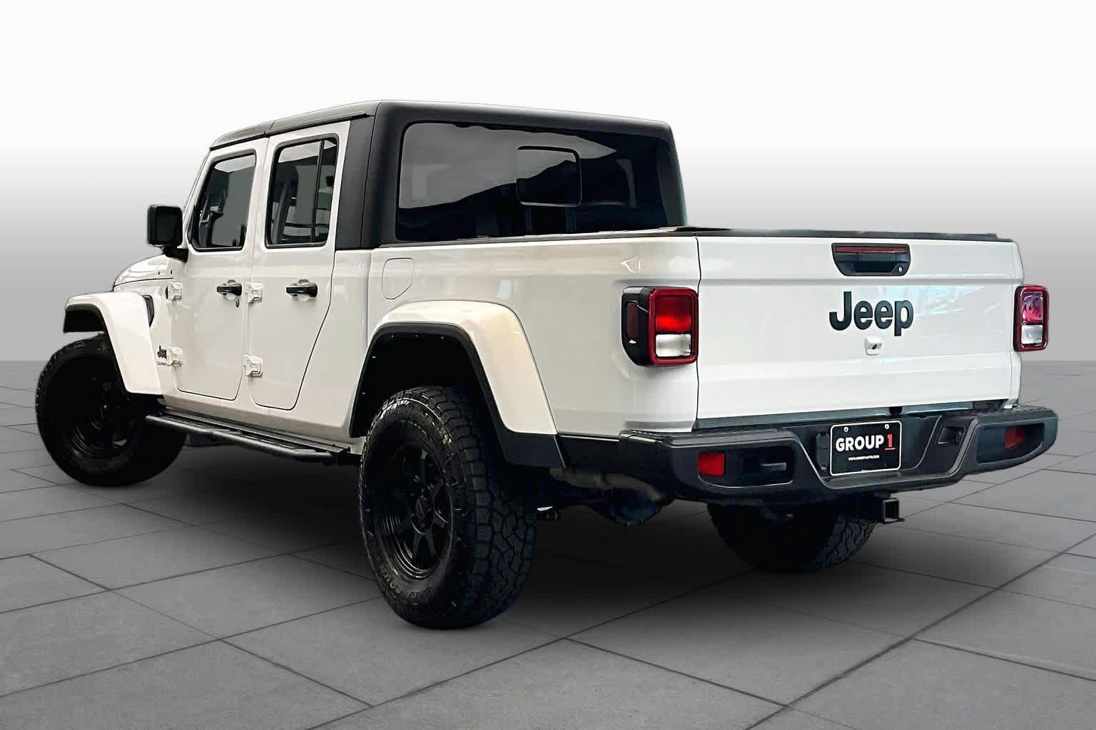 Used 2022 Jeep Gladiator Sport AWD/4WD image 12
