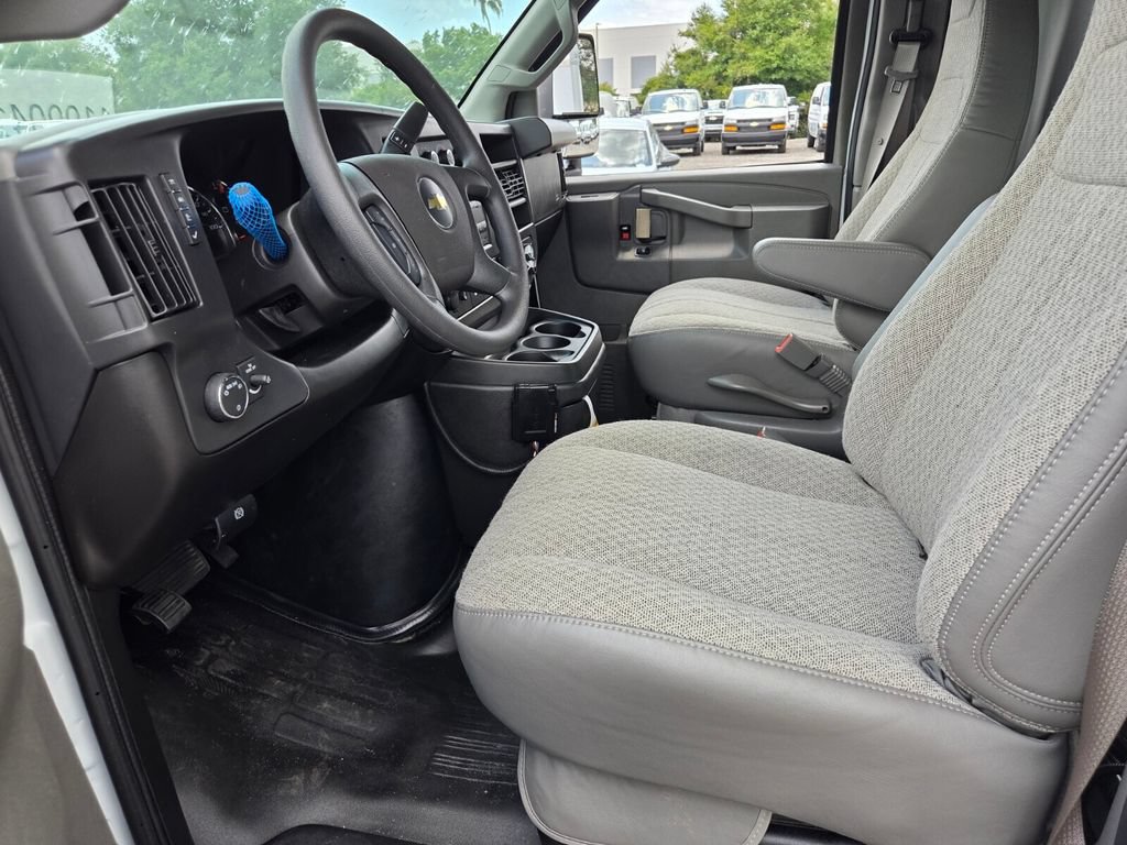 New 2026 Chevrolet Express 3500 RWD image 6