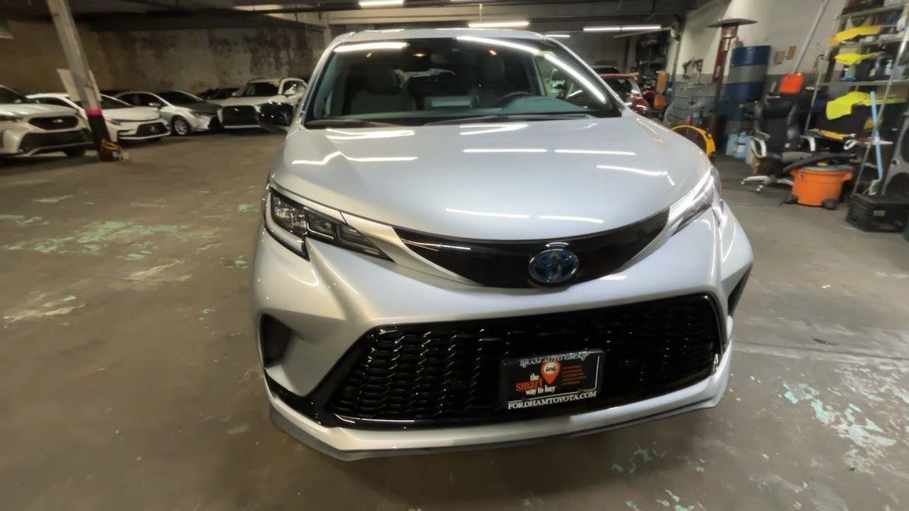 Certified 2022 Toyota Sienna XSE image 16