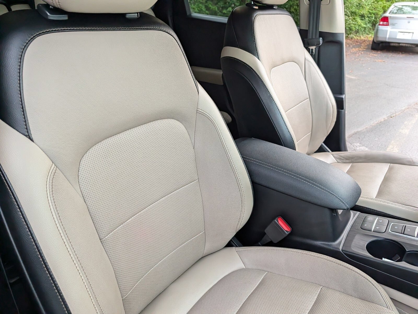 Used 2020 Ford Escape Titanium AWD/4WD image 25