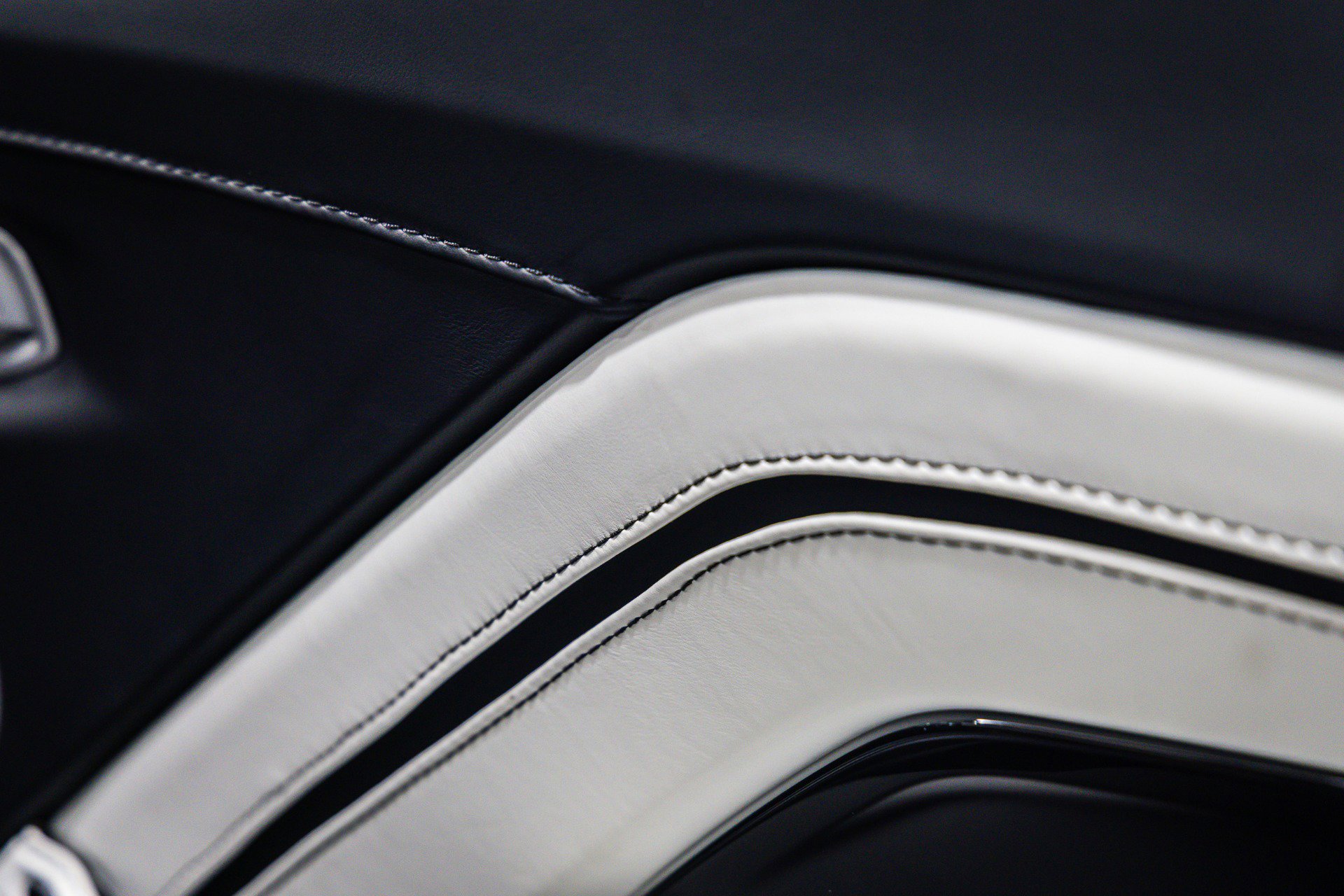 Used 2023 Aston Martin V12 Vantage image 21