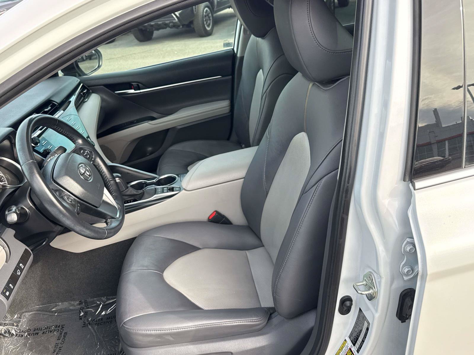 Used 2020 Toyota Camry XLE w/ Carpet Mat Package FWD image 11