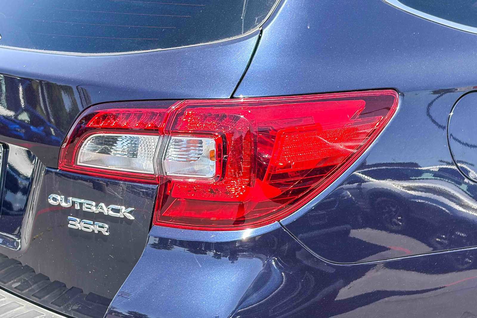 Used 2018 Subaru Outback 3.6R Touring w/ Popular Package #3 AWD/4WD image 8