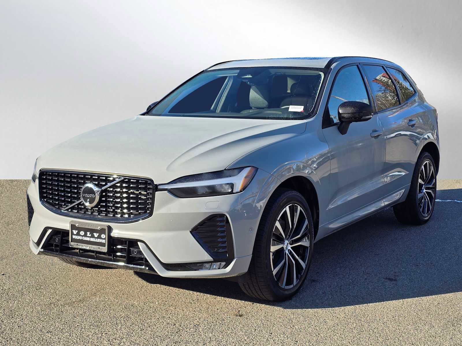 Certified 2025 Volvo XC60 B5 Plus image 7