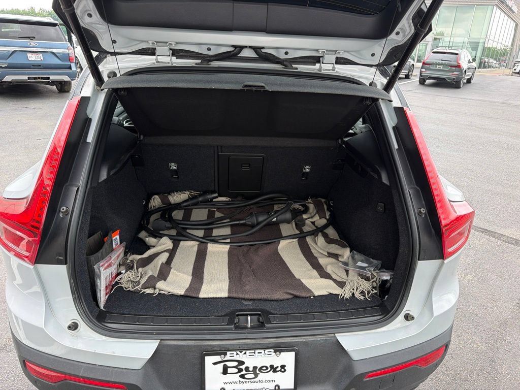 Used 2022 Volvo XC40 P8 Recharge Plus AWD/4WD image 3