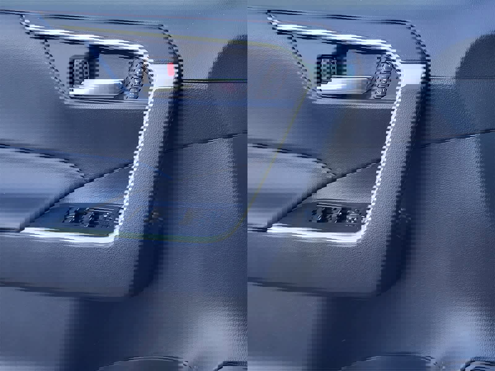 Used 2020 Toyota RAV4 XLE Premium image 20