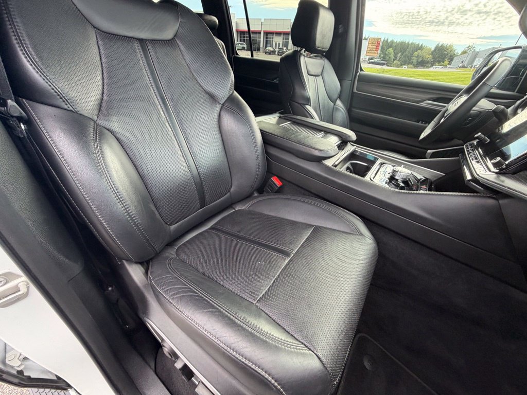 Used 2024 Jeep Wagoneer L Series II AWD/4WD image 36