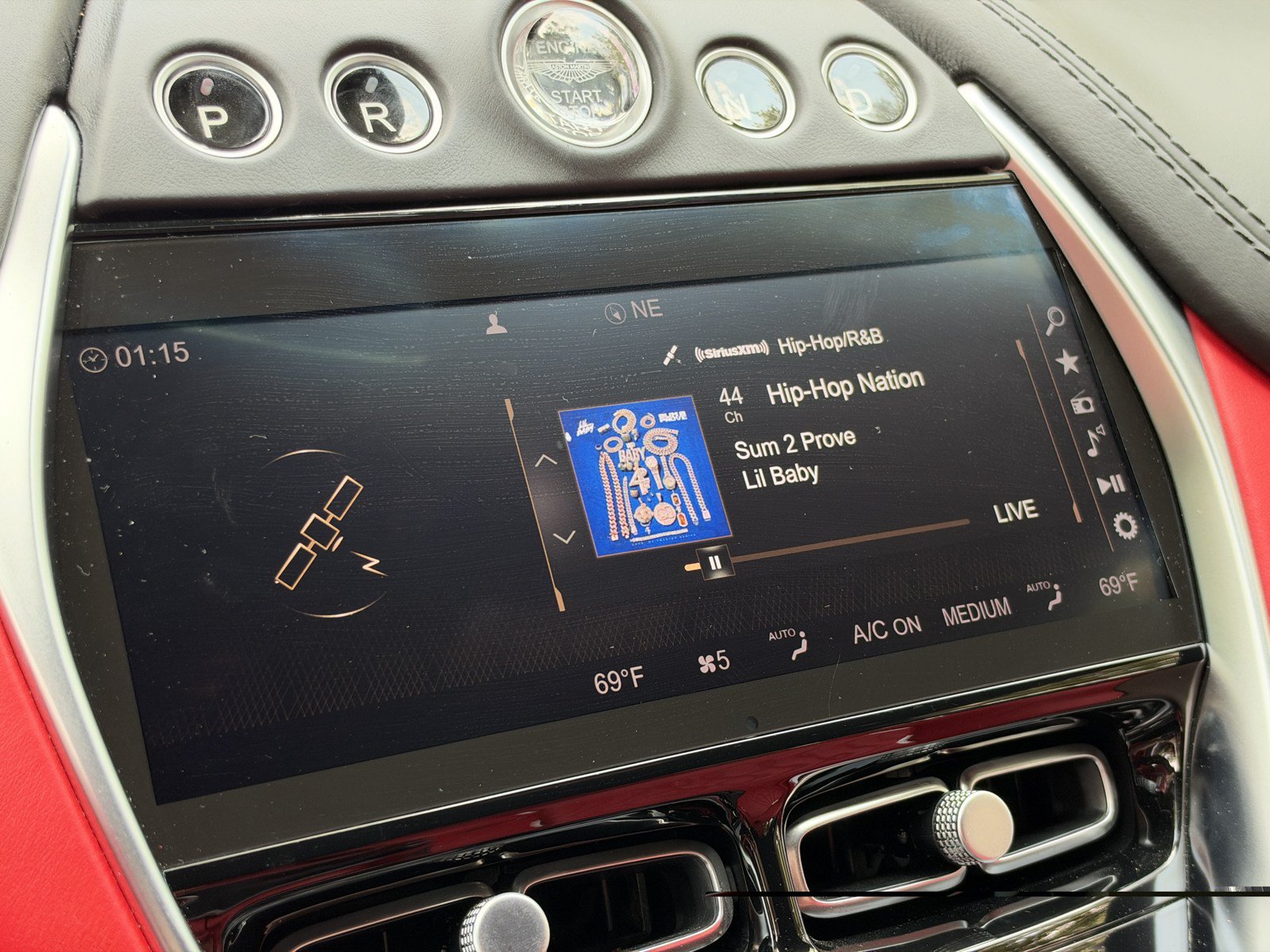 Used 2021 Aston Martin DBX AWD/4WD image 25