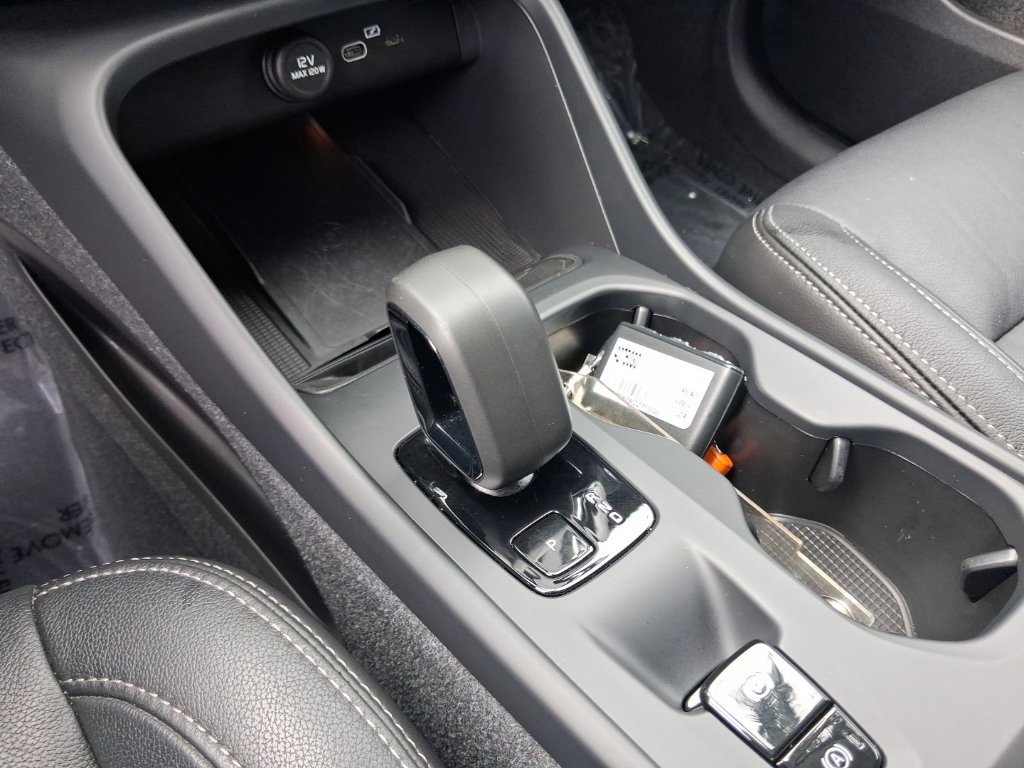 Used 2024 Volvo XC40 B5 Core AWD/4WD image 21