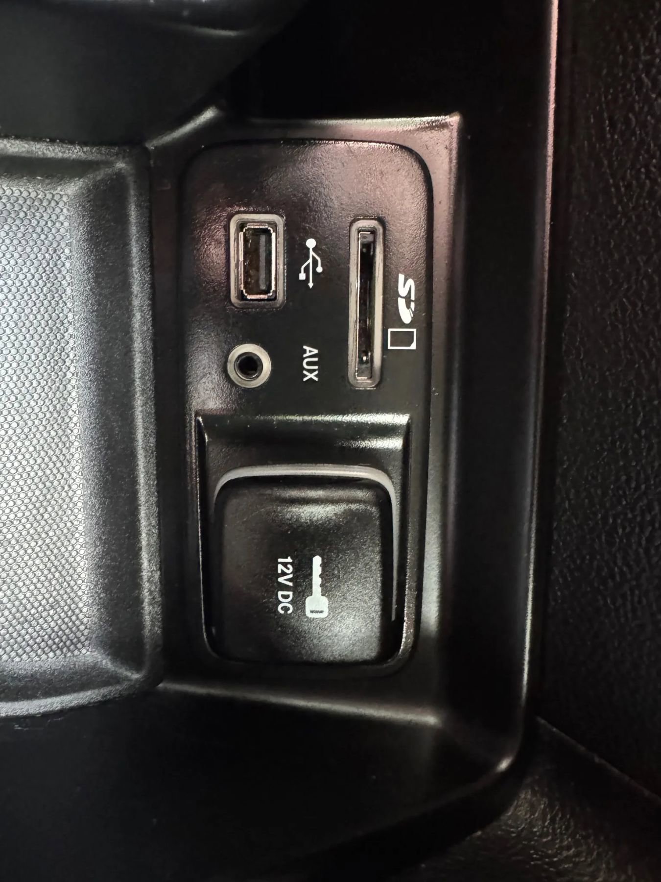 Used 2017 Jeep Cherokee Limited image 26