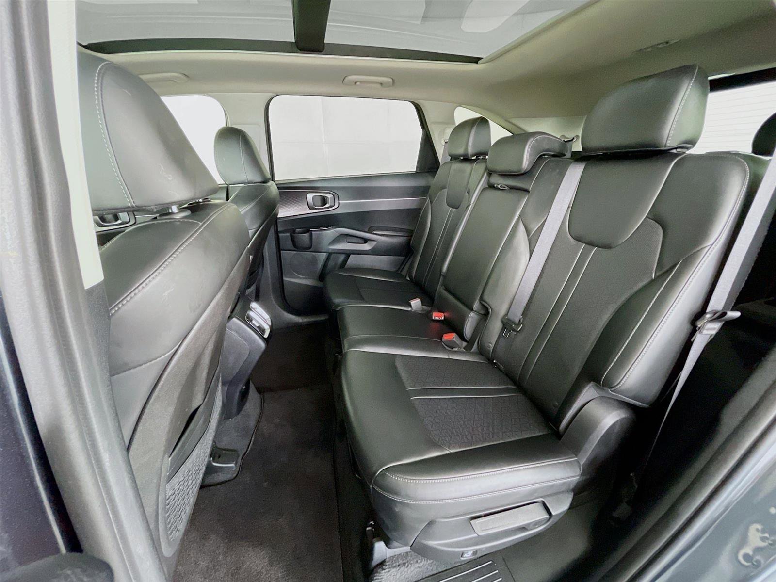 Used 2023 Kia Sorento S w/ Panoramic Sunroof Package image 29