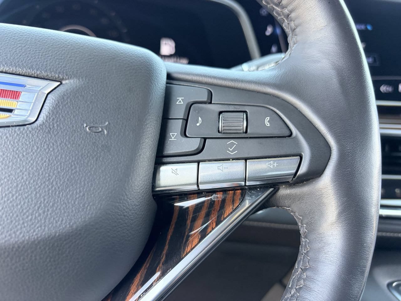 Certified 2024 Cadillac Escalade ESV Premium Luxury w/ Performance Package AWD/4WD image 23