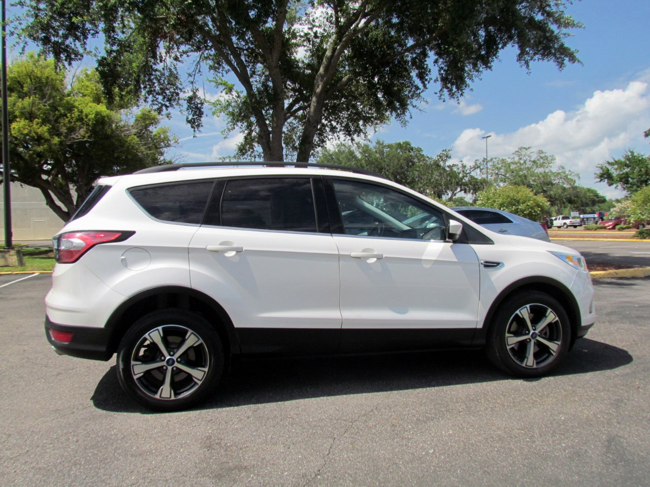 Used 2018 Ford Escape SEL w/ Ford Safe & Smart Package image 10