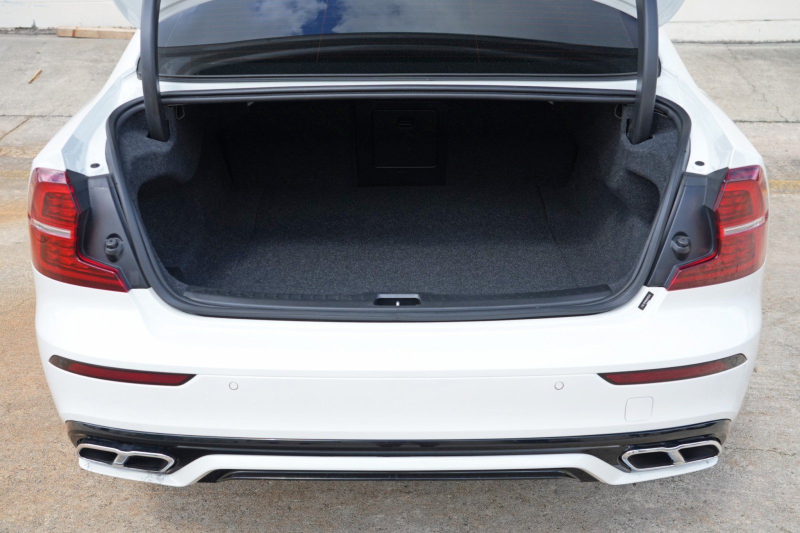 Used 2022 Volvo S60 B5 R-Design w/ Climate Package FWD image 9