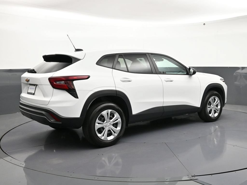 Used 2024 Chevrolet Trax LS FWD image 5