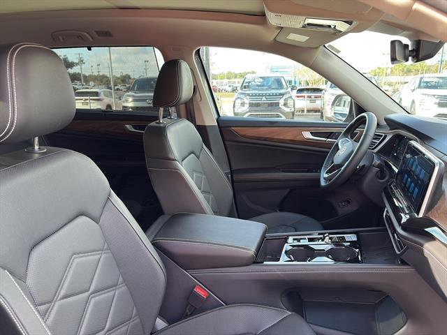 Certified 2025 Volkswagen Atlas SE w/ Panoramic Sunroof Package image 9