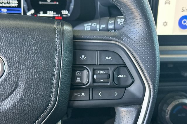 Used 2025 Toyota 4Runner TRD Off-Road Premium AWD/4WD image 31