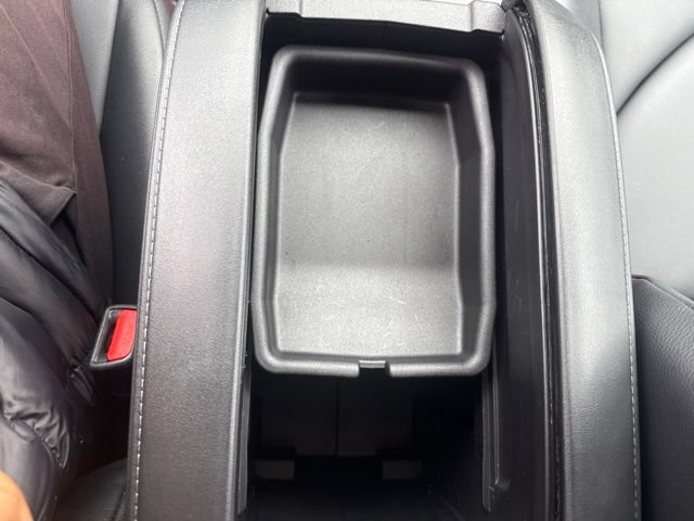 Used 2025 Toyota Highlander XLE FWD image 30