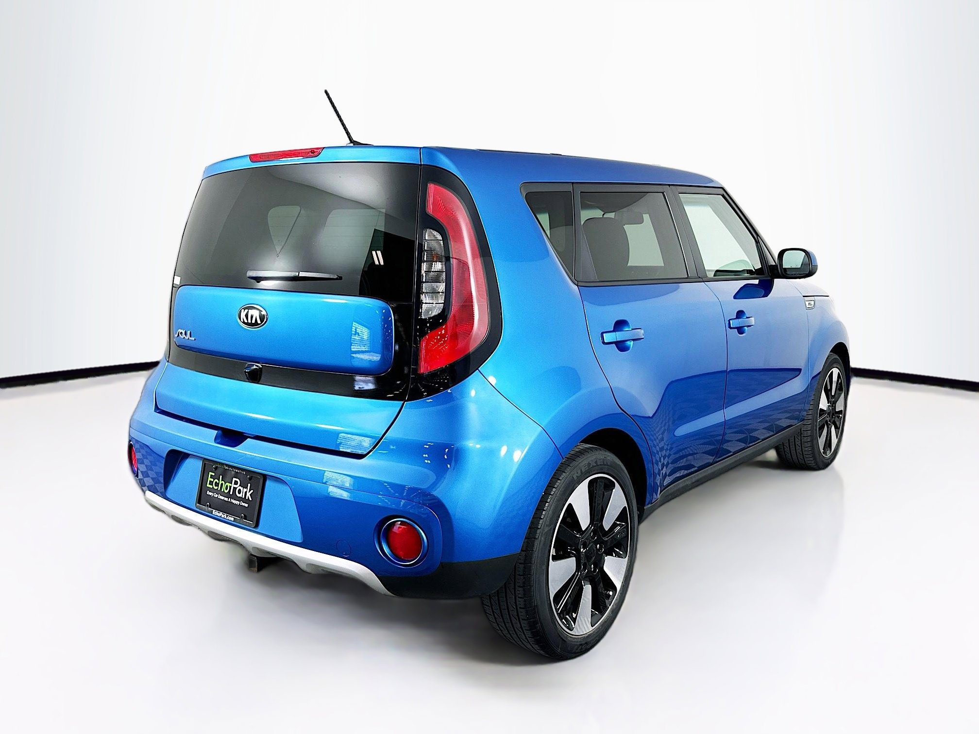 Used 2018 Kia Soul + image 9