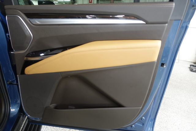 New 2026 Cadillac Escalade ESV Luxury w/ LPO, Radiant Package image 26