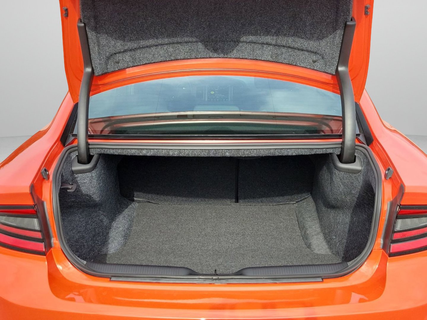 Used 2023 Dodge Charger R/T w/ Technology Group image 25