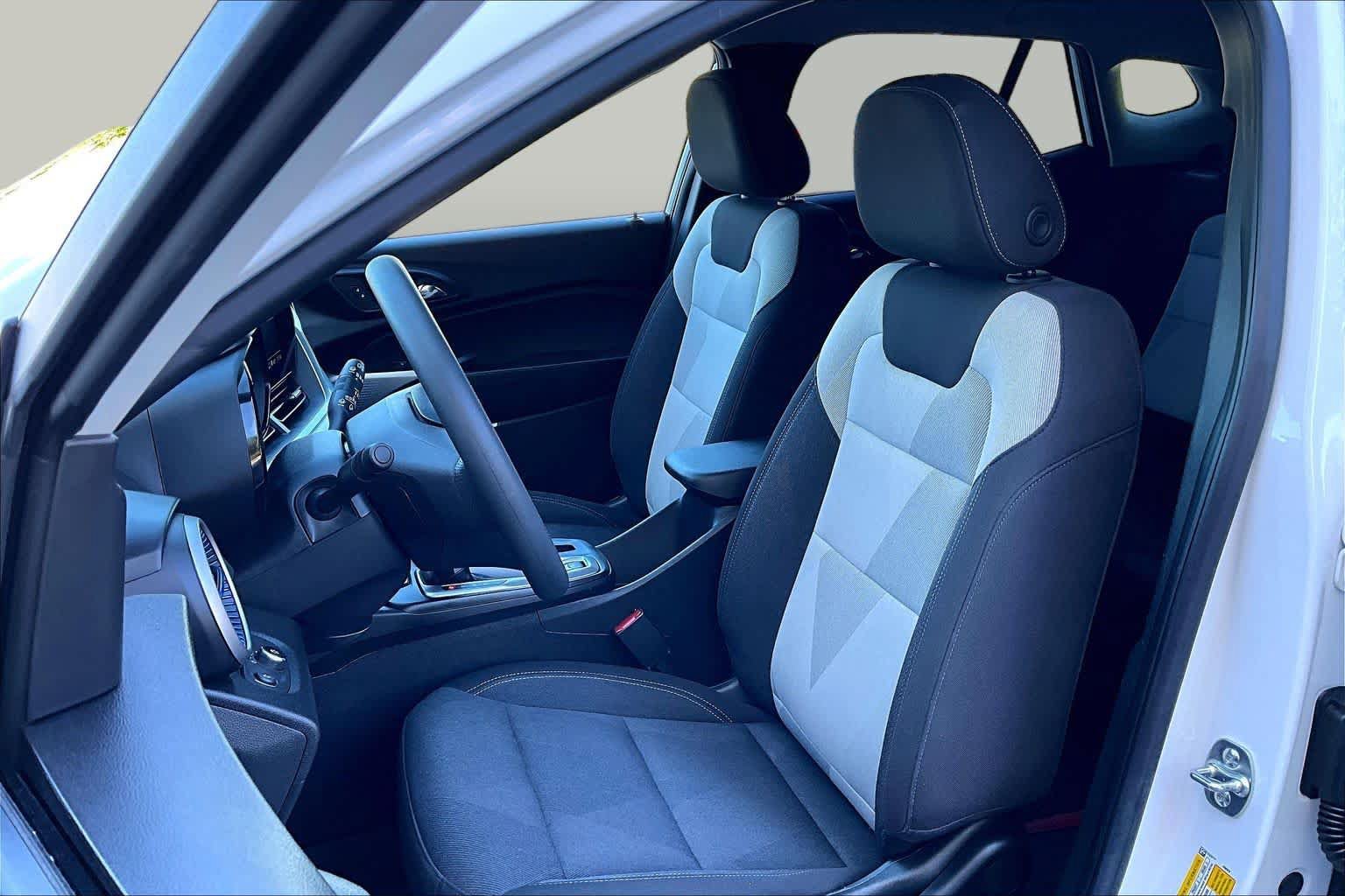 Used 2025 Chevrolet Trax LS FWD image 9
