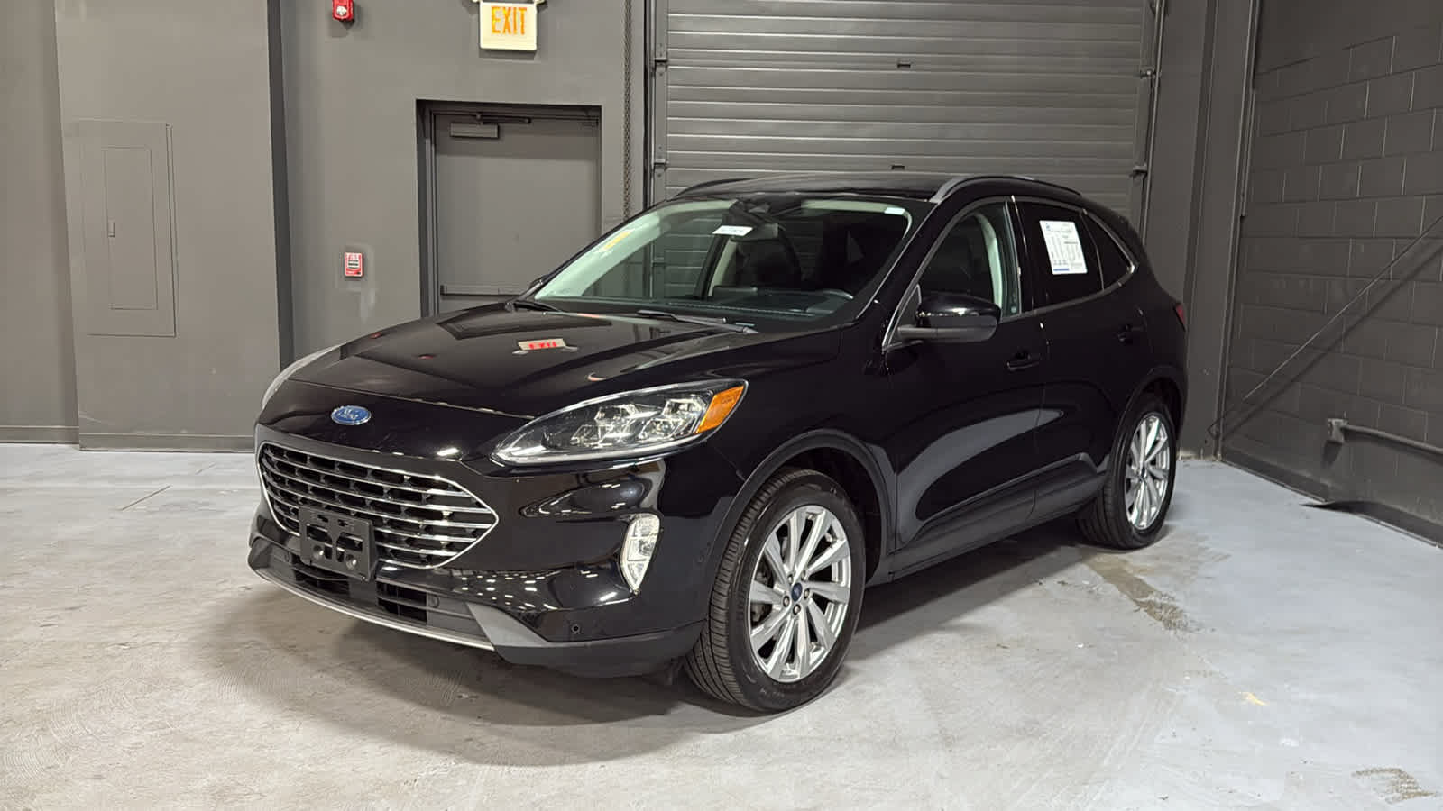 Used 2021 Ford Escape Titanium w/ Titanium Elite Package AWD/4WD image 3