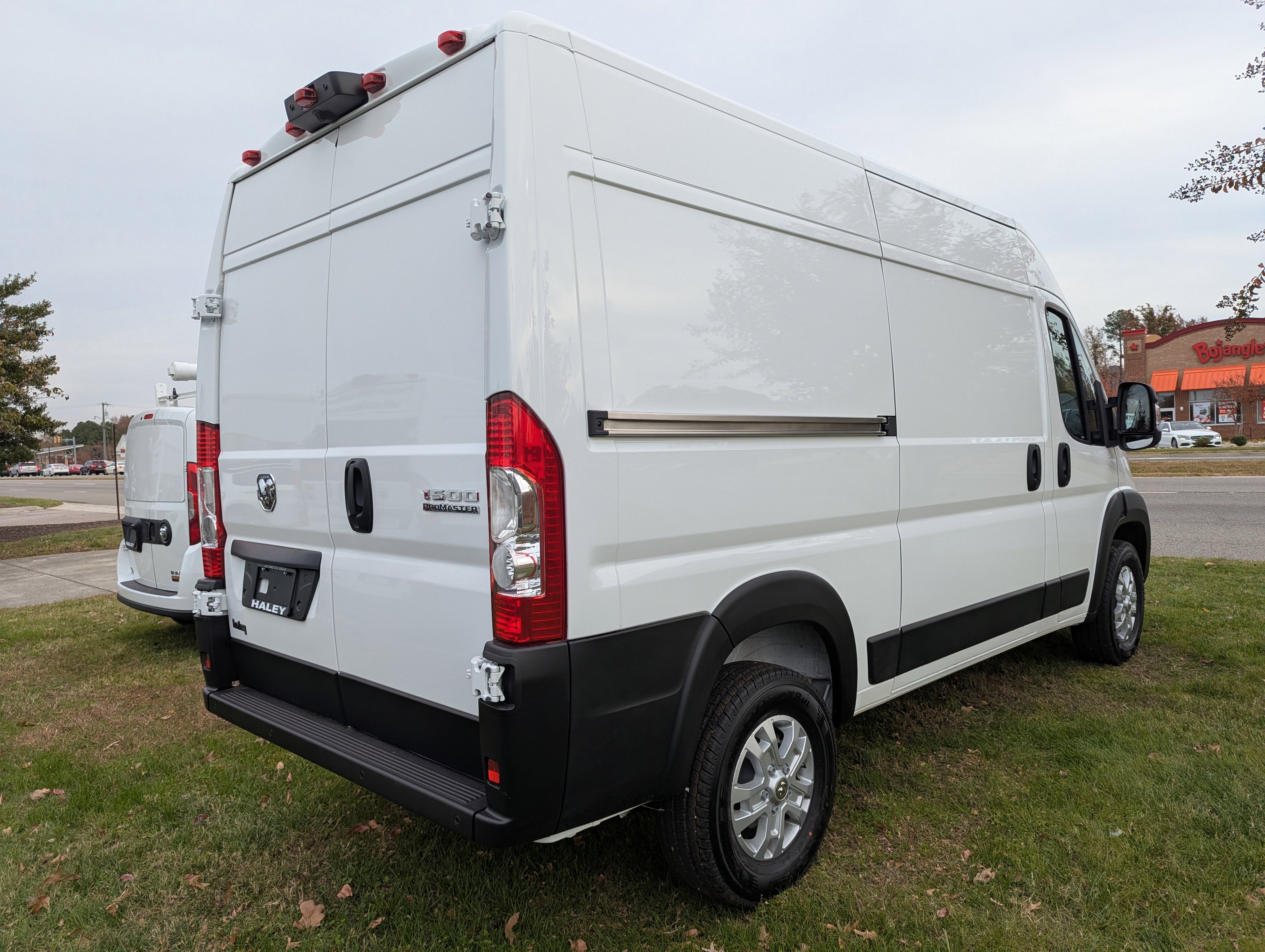 New 2026 RAM ProMaster 1500 w/ Quick Order Package 22G SLT image 7