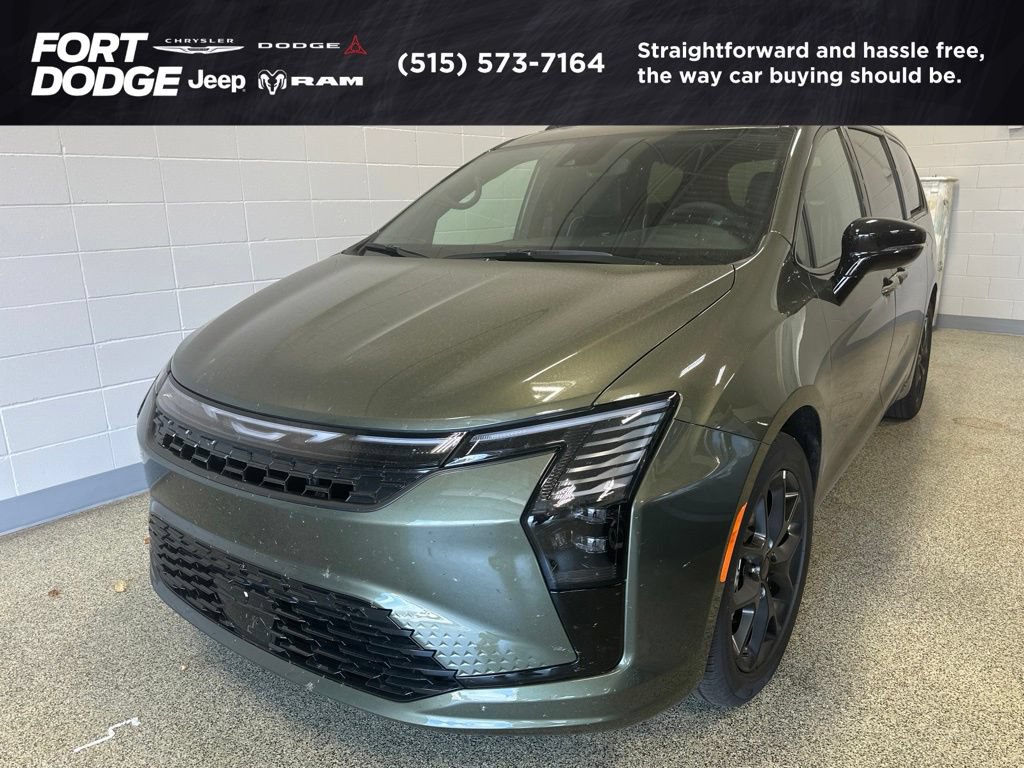 New 2027 Chrysler Pacifica Limited w/ Family Tech Group