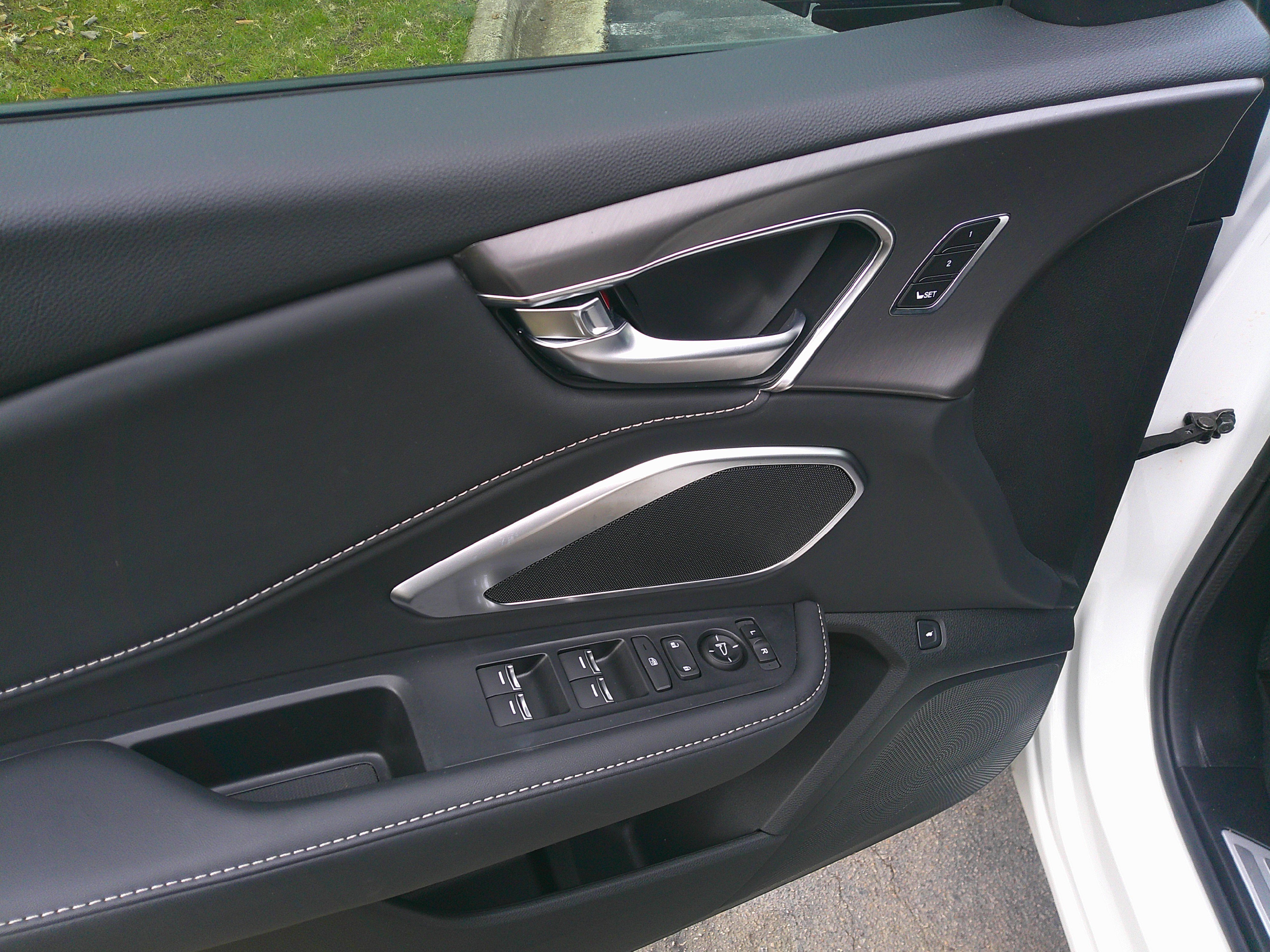 Used 2025 Acura RDX SH-AWD image 18