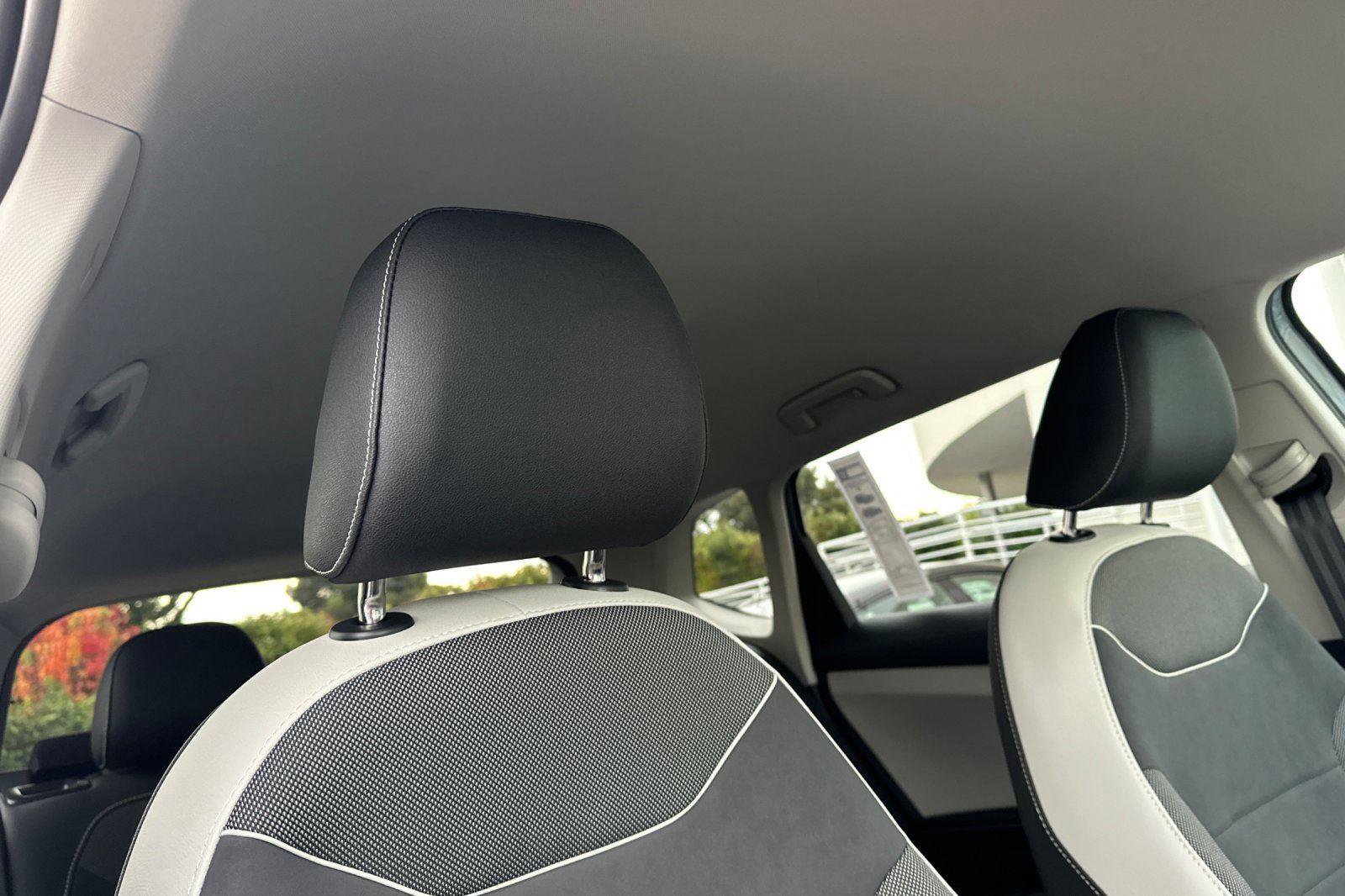 New 2026 Volkswagen Taos SE image 16