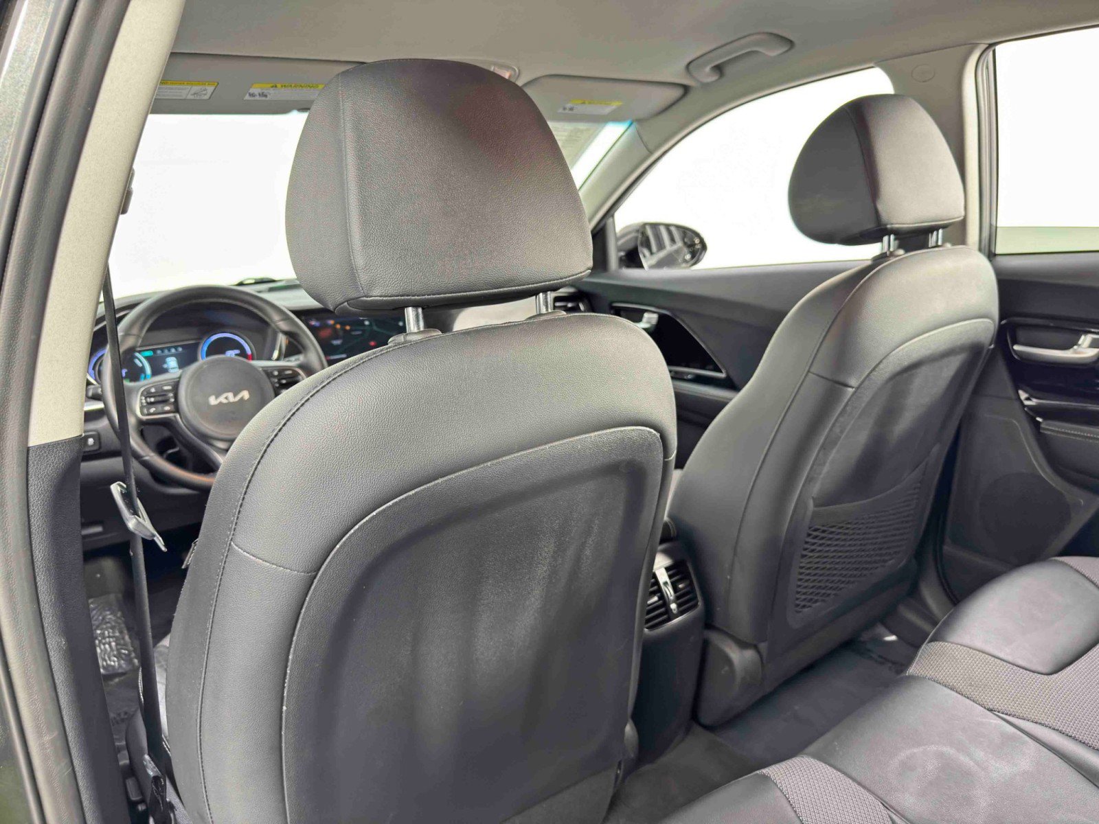 Used 2022 Kia Niro EX image 29