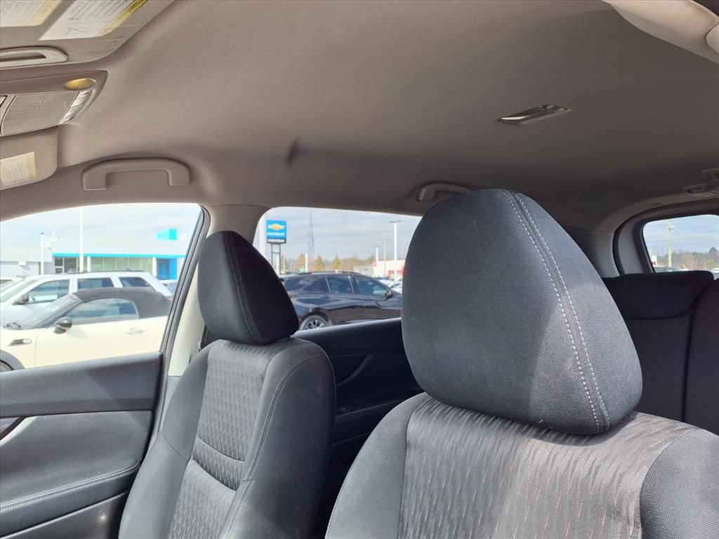 Used 2019 Nissan Rogue SV image 19