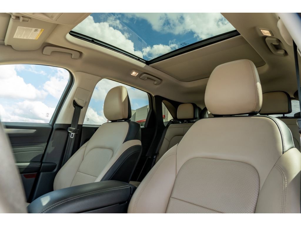 Used 2022 Ford Escape Titanium w/ Class II Trailer Tow Package image 12