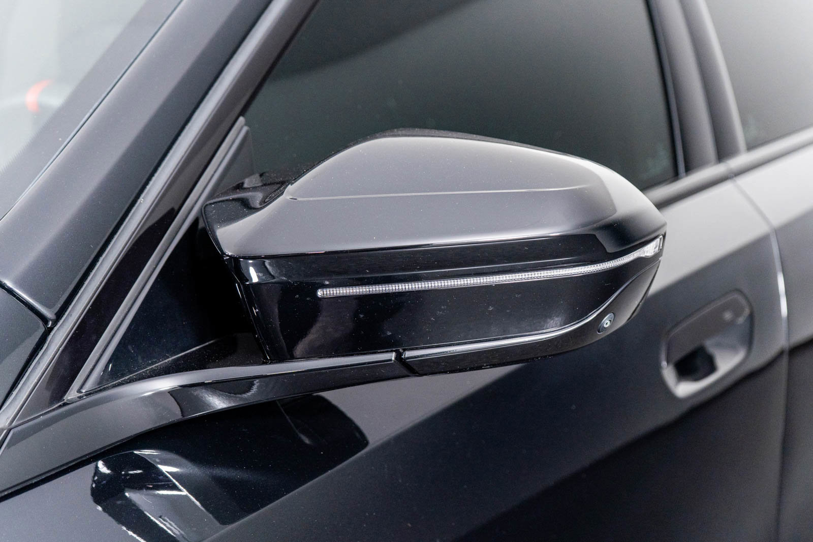 Used 2025 BMW M5 w/ Executive Package image 55