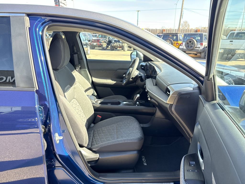 Used 2025 Nissan Kicks SV w/ Illumination Package image 24