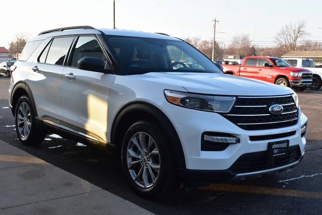 Used 2022 Ford Explorer XLT w/ Equipment Group 202A image 7