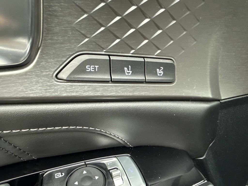 Used 2023 Kia Sorento SX image 20